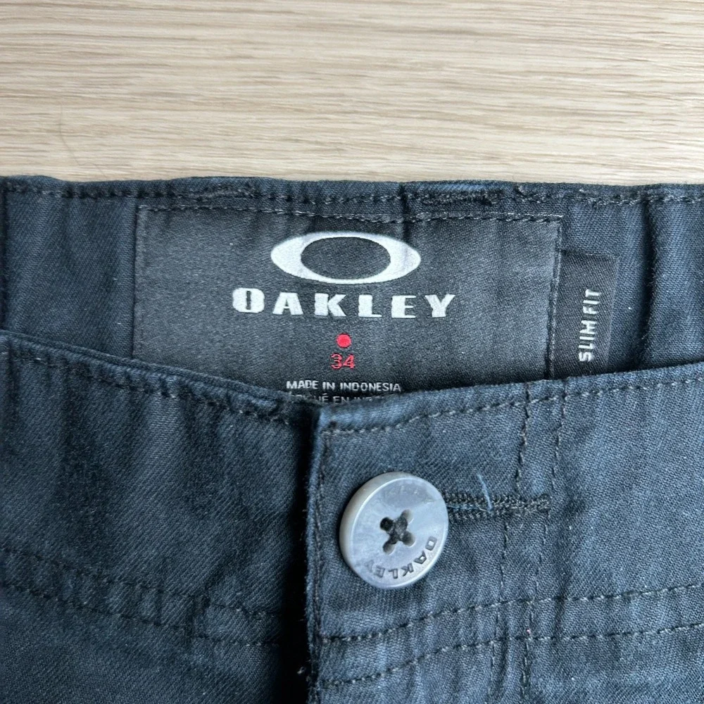 Oakley Mens Size 34 Black Slim Fit Cargo Shorts Stretch Zipper Pocket Golf